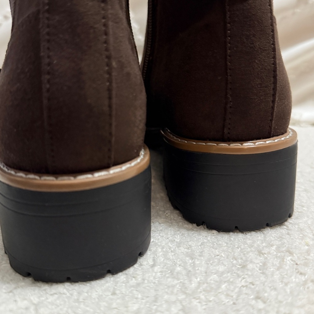 Kensie Women's Kayla Chelsea Faux Suede Boot - size 8.5 - Picture 3 of 8
